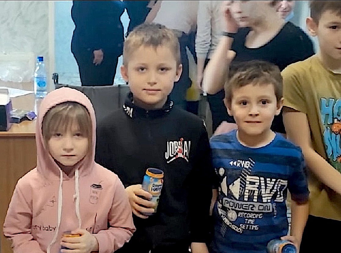 ООО «Азия Цемент» в Никольском районе оказывает помощь беженцам из ДНР и ЛНР