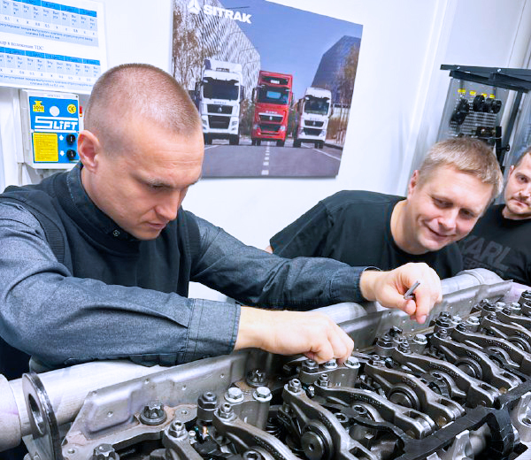 Специалисты службы логистики «Азия Цемент» прошли повышение квалификации в Академии SITRAK